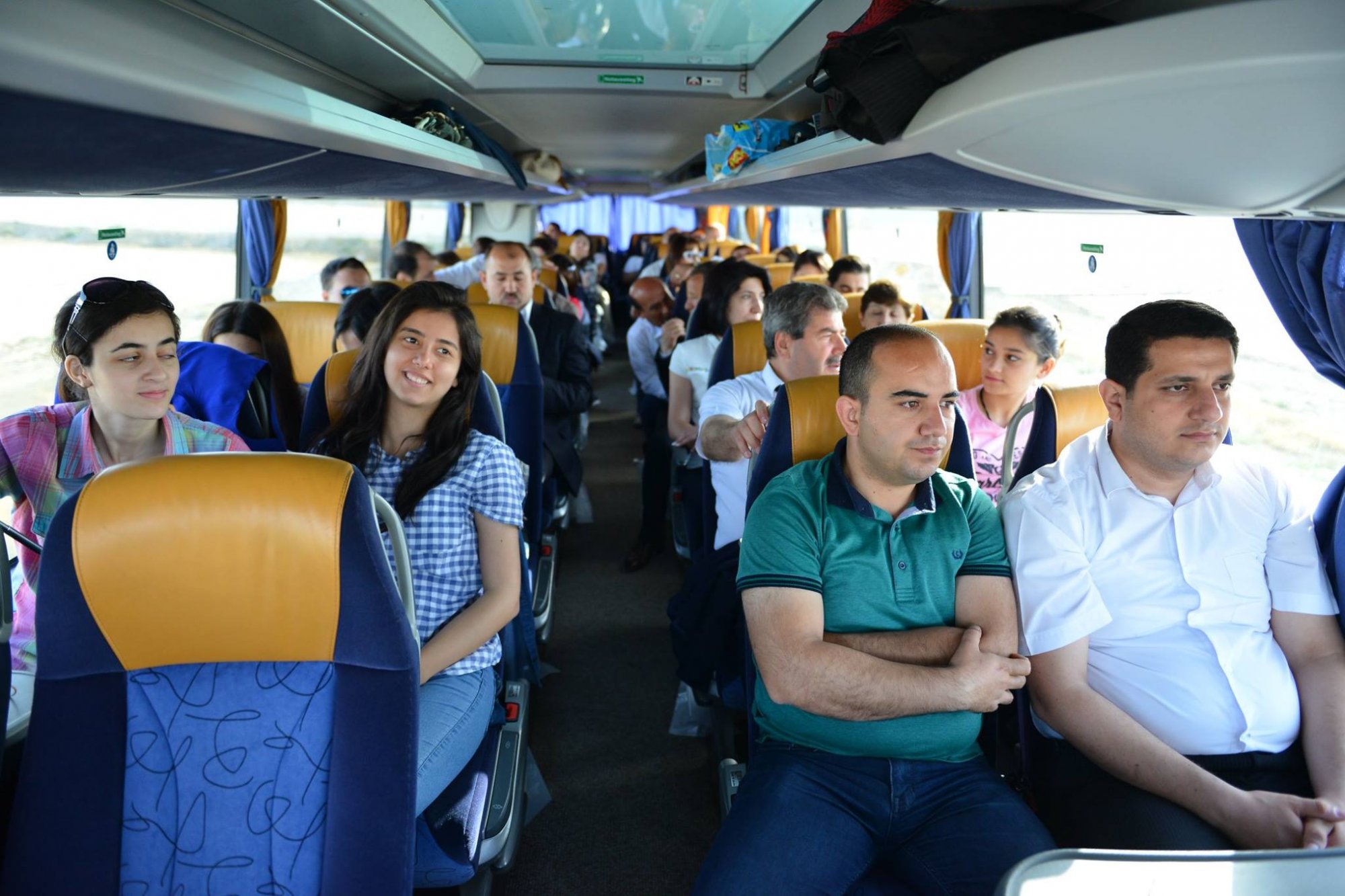 Millət vəkilləri və kimyaçılar cəbhə bölgəsində