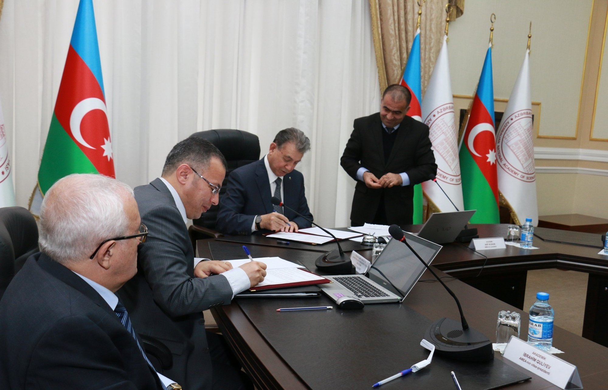 AMEA ilə İİTKM arasında memorandum imzalanıb