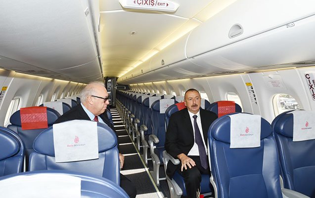 Prezident İlham Əliyev təyyarənin sükanı arxasına keçib