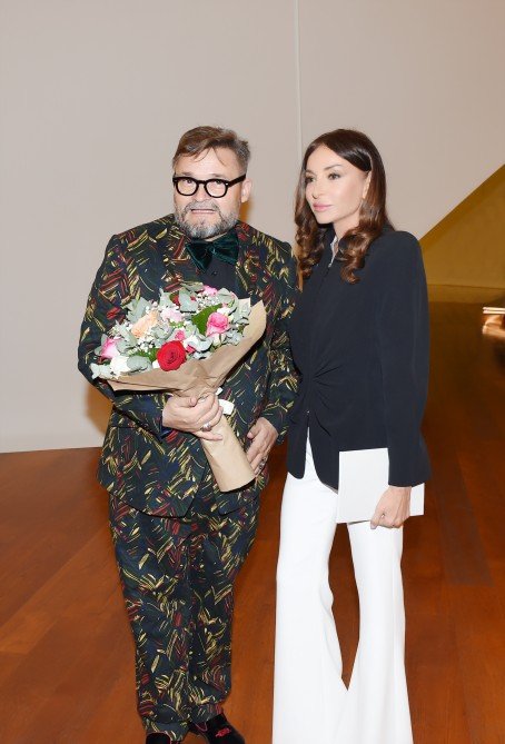 Mehriban Əliyeva moda sərgisinin açılışını edib Mehriban Əliyeva moda sərgisinin açılışını edib