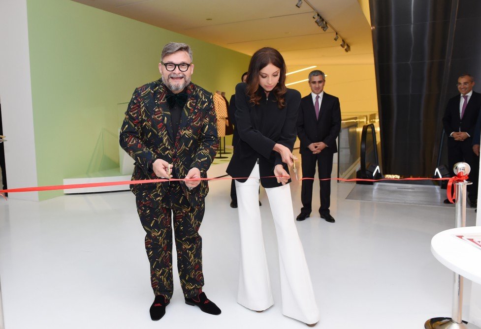 Mehriban Əliyeva moda sərgisinin açılışını edib Mehriban Əliyeva moda sərgisinin açılışını edib