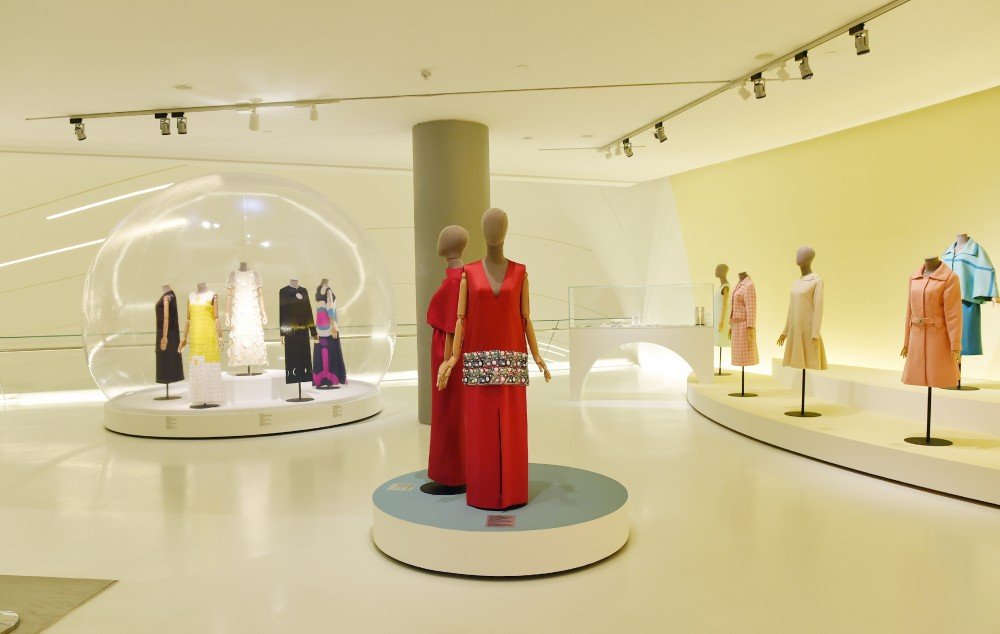 Mehriban Əliyeva moda sərgisinin açılışını edib Mehriban Əliyeva moda sərgisinin açılışını edib