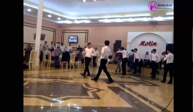 Məmur oğlu atasını məhkəməyə verib