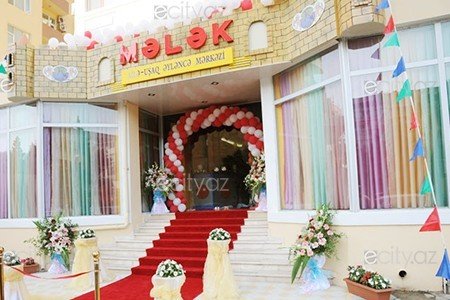 Məmur oğlu atasını məhkəməyə verib