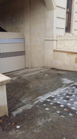 Heydər Əliyevin Gəncədəki abidəsində çatlar yaranıb Heydər Əliyevin Gəncədəki abidəsində çatlar yaranıb