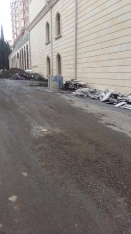 Heydər Əliyevin Gəncədəki abidəsində çatlar yaranıb Heydər Əliyevin Gəncədəki abidəsində çatlar yaranıb