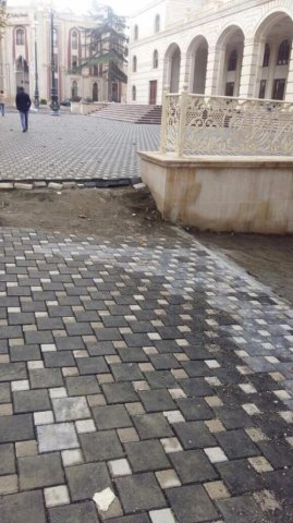 Heydər Əliyevin Gəncədəki abidəsində çatlar yaranıb Heydər Əliyevin Gəncədəki abidəsində çatlar yaranıb