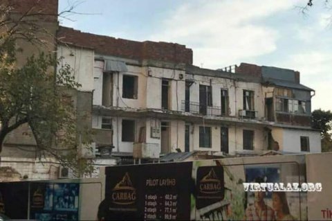 İcra başçısı tarixi binaları sökdürür