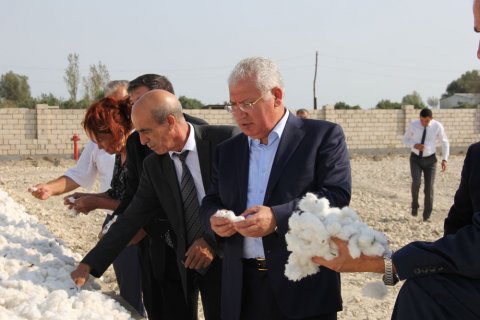 Nazirliyin proqnozları özünü doğrultmur; Naşı məmurlar əhalini xarici məhsullara möhtac qoyub