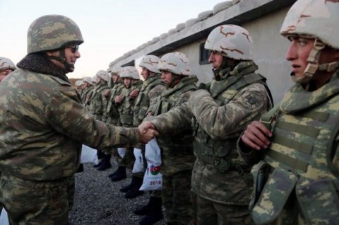 Müdafiə naziri cəbhə bölgəsinə gedib