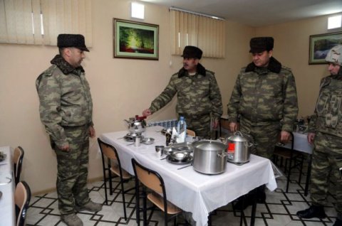 Müdafiə naziri cəbhə bölgəsinə gedib