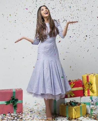 Rəqqasə Oksana fotosessiya etdirib