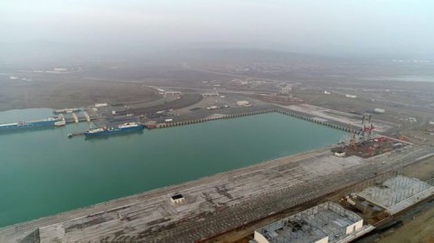 İlham Əliyev yeni terminalın açılışını edib