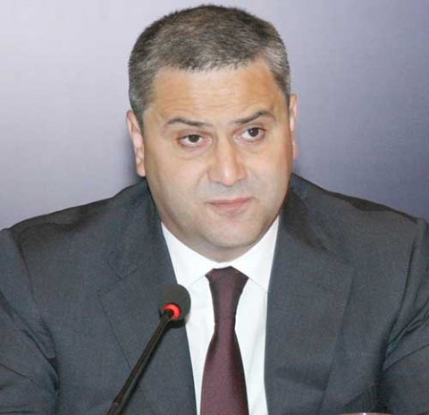 Fazil Məmmədovun kadrı Eldar Mahmudova görə istintaqa cəlb olunub