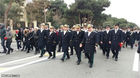 Şəhidlər xiyabanına kütləvi axın başlayıb