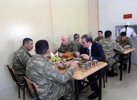 Fuad Ələsgərov və Zakir Həsənov cəbhə zonasındakı hərbi hissələri yoxlayıblar