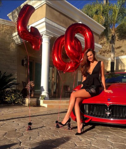 Milyarderin xanımı Bakı ermənisinə bir milyon verib Milyarderin xanımı Bakı ermənisinə bir milyon verib