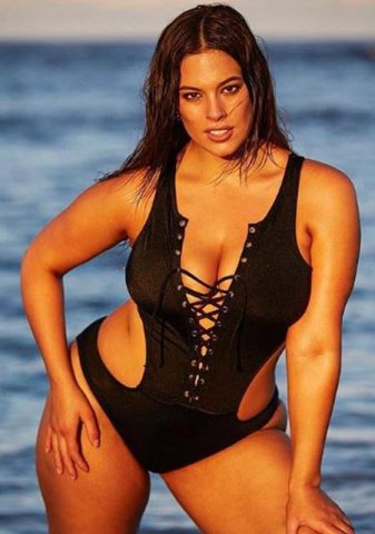 Məşhur model yarıçılpaq fotolarını paylaşıb Məşhur model yarıçılpaq fotolarını paylaşıb