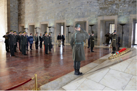 Zakir Həsənov Anıtqəbiri ziyarət edib Zakir Həsənov Anıtqəbiri ziyarət edib