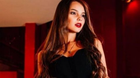 Yeni gözələ ağ qızıl, brilliyant və yaqut veriblər Yeni gözələ ağ qızıl, brilliyant və yaqut veriblər