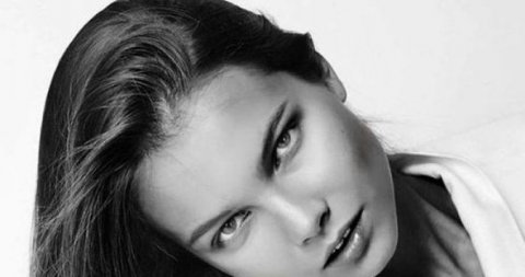 Yeni gözələ ağ qızıl, brilliyant və yaqut veriblər Yeni gözələ ağ qızıl, brilliyant və yaqut veriblər