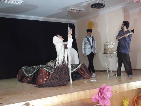 Teatrda müqəssir axtarırlar