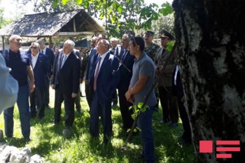 Nazir zəlzələdən zərər çəkən ərazilərə baxış keçirir