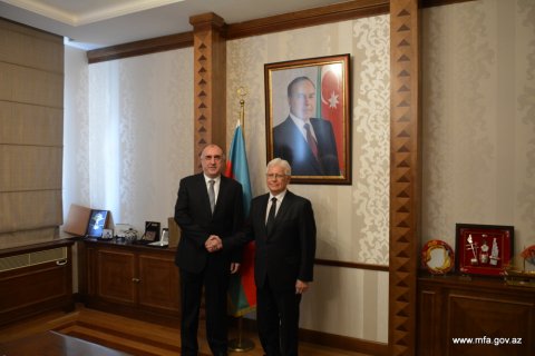 Elmar Məmmədyarov yeni səfirlə görüşüb 