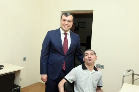 Nazir sağlamlıq imkanları məhdud gənclərlə görüşüb