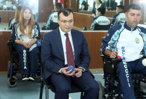 Nazir sağlamlıq imkanları məhdud gənclərlə görüşüb