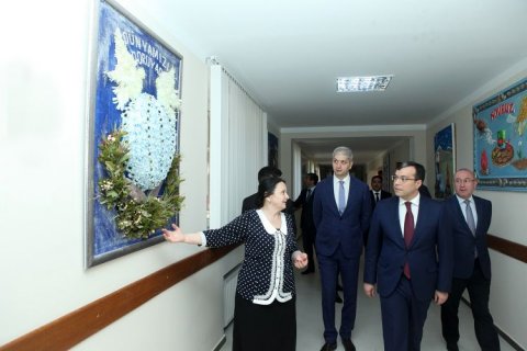 Nazir sağlamlıq imkanları məhdud gənclərlə görüşüb