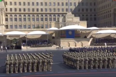 Ali Baş Komandan hərbi paradda