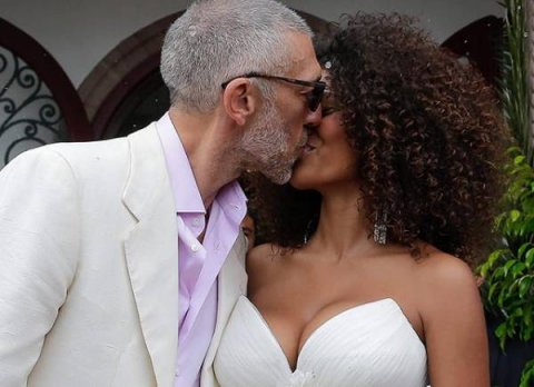 51 yaşlı aktyor 21 yaşlı model ilə evlənib