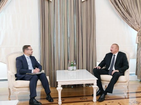 İlham Əliyev naziri və baş katibi qəbul edib