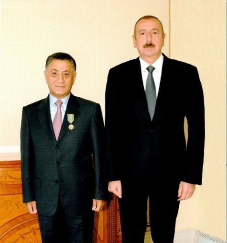 İlham Əliyev Ramil Usubova orden təqdim edib İlham Əliyev Ramil Usubova orden təqdim edib