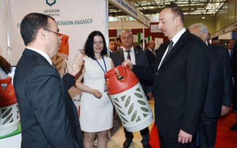 İlham Əliyev müdafiə sərgisi ilə tanış olub