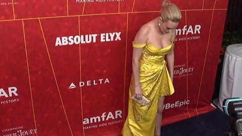 Aktrisa geyimi ilə diqqəti üzərinə çəkib