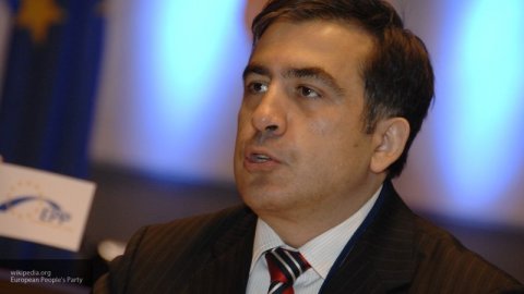 Saakaşvili Gürcüstanda gümüş toyunu qeyd etmək istəyir