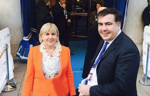 Saakaşvili Amsterdamda necə yaşayır: "Anam kömək edir"