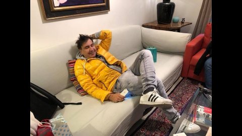 Saakaşvili Amsterdamda necə yaşayır: "Anam kömək edir"