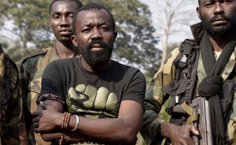 Deputat parlamentdə atəş açdı Deputat parlamentdə atəş açdı