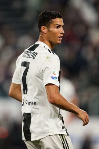 Pop ulduz digərləri ilə müqayisədə geriləyir Pop ulduz digərləri ilə müqayisədə geriləyir