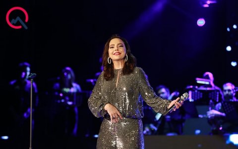Ebru Gündeş Bakıda konsert verdi