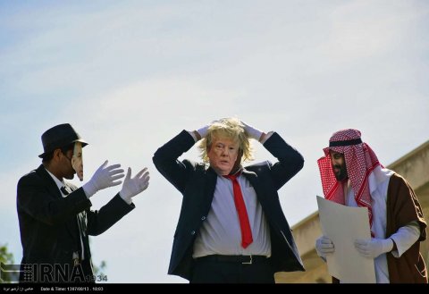 İranda Donald Trampın müqəvvasını yandırıblar