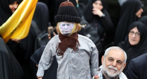 İranda Donald Trampın müqəvvasını yandırıblar