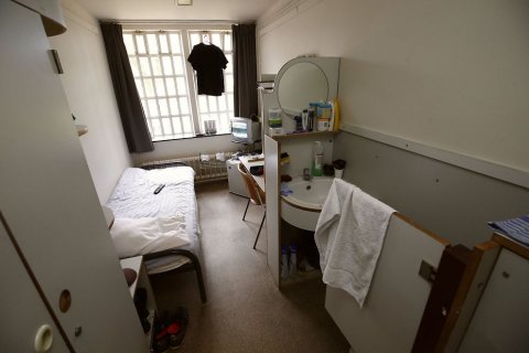 Bu ölkədə cinayətkarlıq azaldığına görə həbsxanaları bağlayırlar