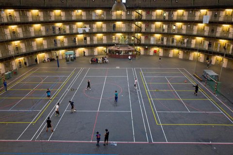 Bu ölkədə cinayətkarlıq azaldığına görə həbsxanaları bağlayırlar