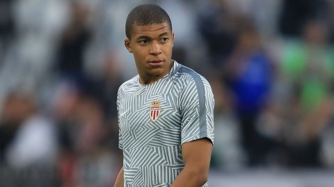 19 yaşlı futbolçu iki dəfə Ginnesin rekordlar kitabına düşüb