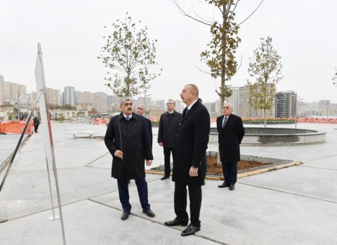 Prezident Təzəpir məscidinin ətrafında görülən işlərin icra vəziyyəti ilə tanış olub Prezident Təzəpir məscidinin ətrafında görülən işlərin icra vəziyyəti ilə tanış olub