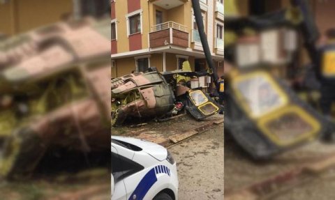İstanbulda evlərin arasına helikopter düşdü: Şəhidlər var İstanbulda evlərin arasına helikopter düşdü: Şəhidlər var